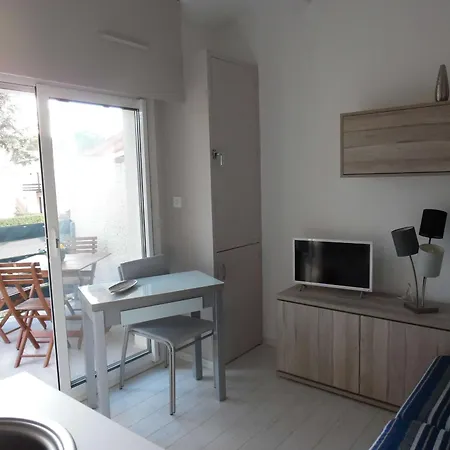 Apartment Renove 4 Pers. Avec Piscine, Parking Prive, Proche Et Village Naturiste - Fr-1-607-193 *